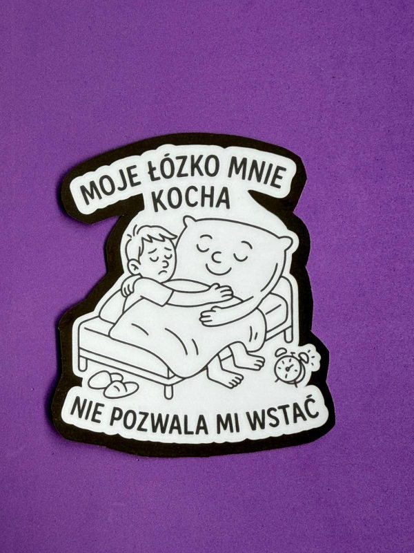 Naklejka "Moje lóżko mnie kocha - Nie pozwala mi wstać"
