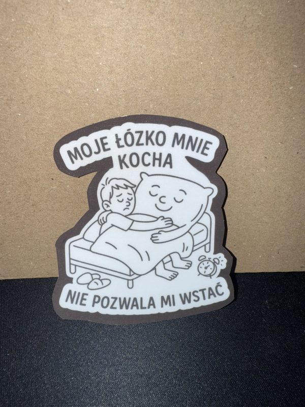 Naklejka "Moje lóżko mnie kocha - Nie pozwala mi wstać" - obrazek 2